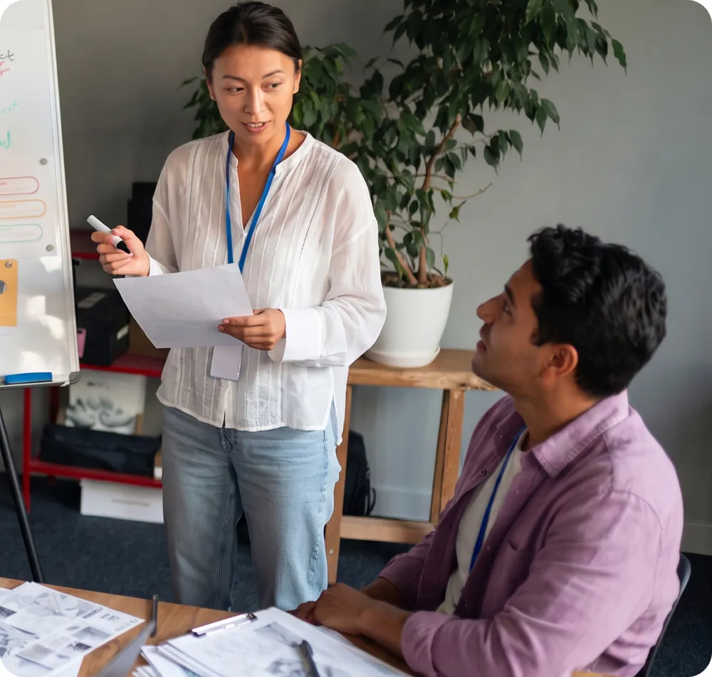 Equipe de RH analisando a gestão de férias