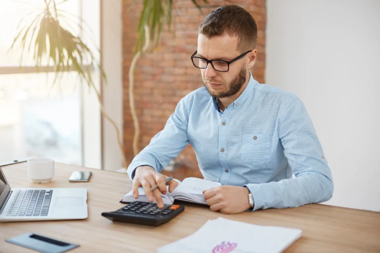 Como usar a calculadora de horas trabalhadas?