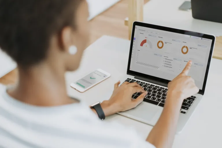 Política de controle de ponto: guia completo para reduzir passivos trabalhistas